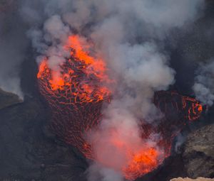 Превью обои вулкан, лава, извержение, дым, пепел, горячий, кратер