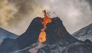 Превью обои вулкан, лава, извержение, горячий