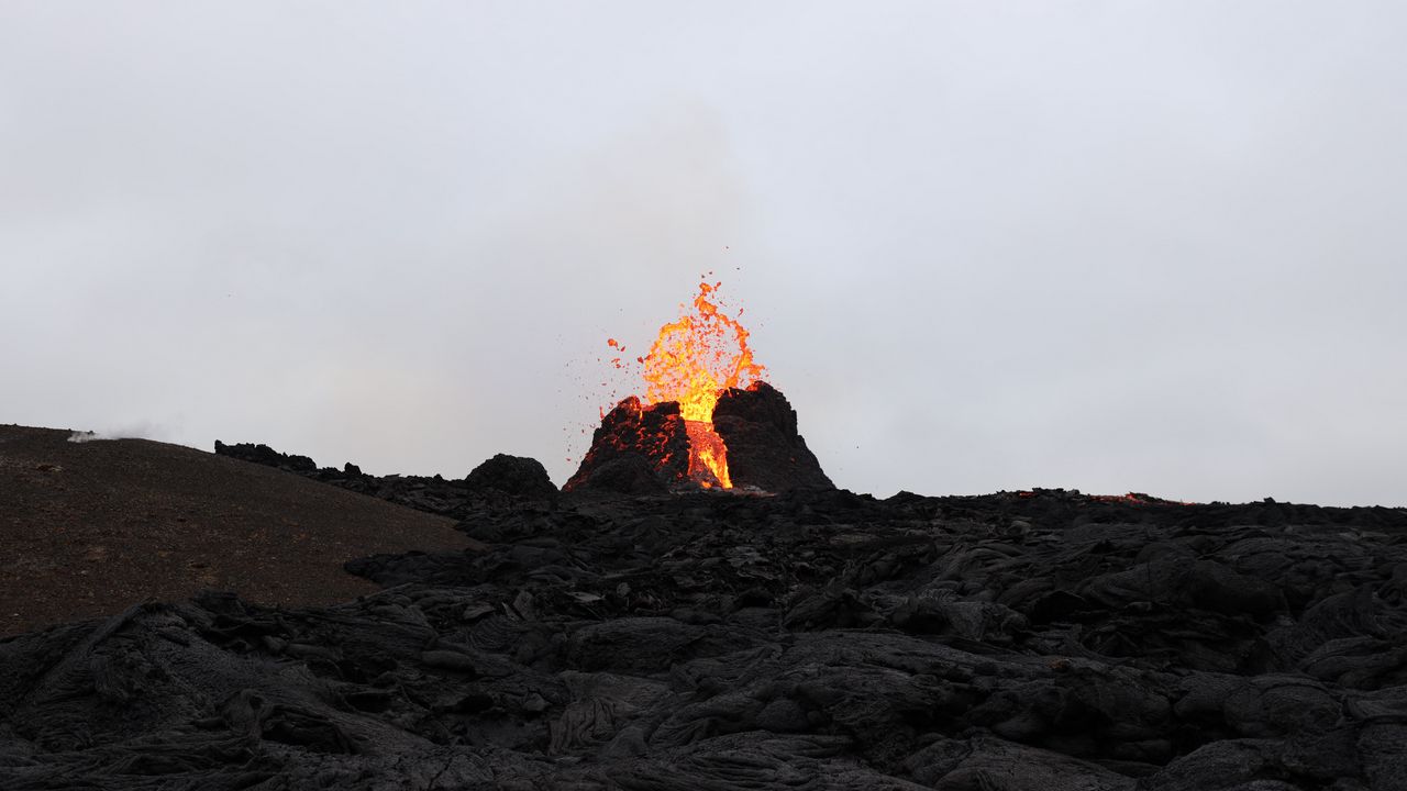 Обои вулкан, лава, извержение, горячий, брызги
