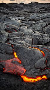Превью обои вулкан, лава, поверхность, огненный, неровности