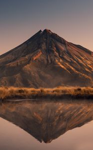 Превью обои вулкан, вершина, отражение
