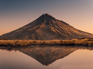 Превью обои вулкан, вершина, отражение