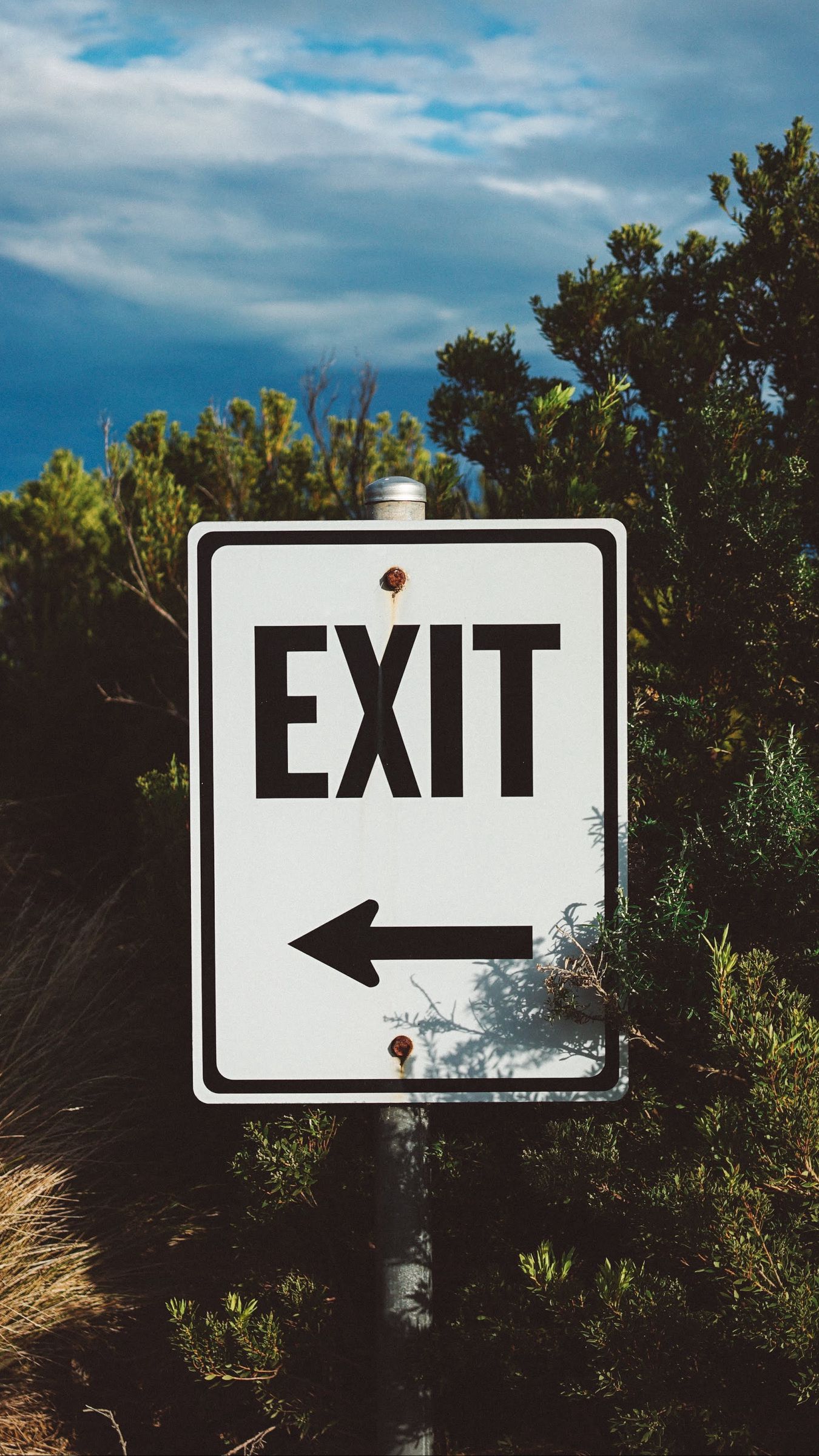 Exit телефоны. Обои с указателем. exit обои. обои на телефон exit. обои знаки и надписи.