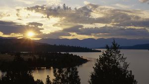 Превью обои wild horse island, flathead lake, montana, монтана, солнце, закат, вечер, деревья, горизонт