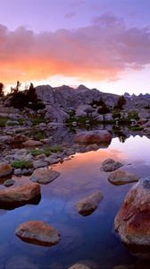 Превью обои wind river range, wyoming, камни, река, горы, вечер, небо, трава