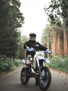 Превью обои yamaha, мотоцикл, байк, мотоциклист, шлем