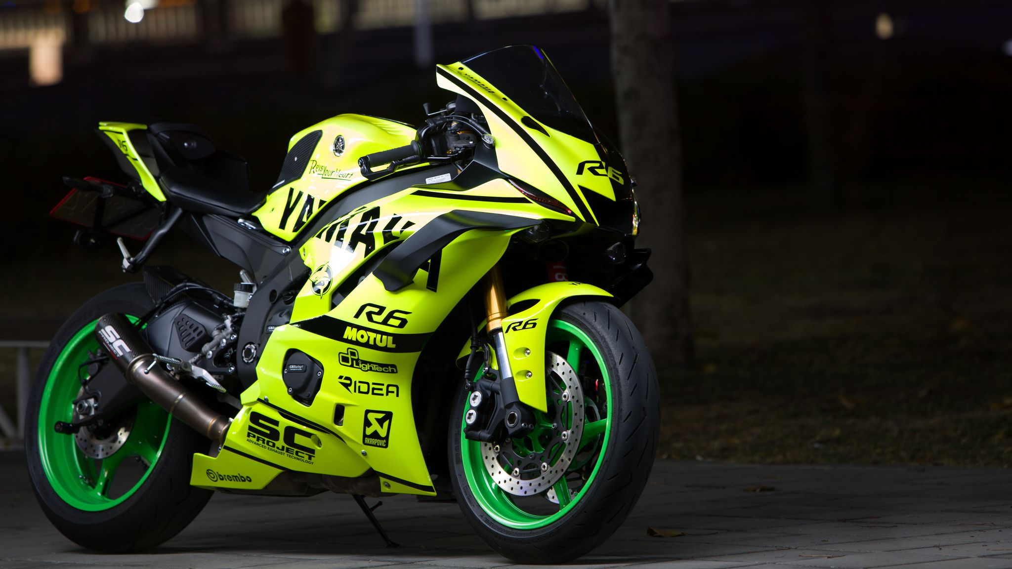 Мотоцикл Ямаха зеленый