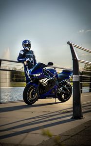 Превью обои yamaha, мотоцикл, синий, мотоциклист