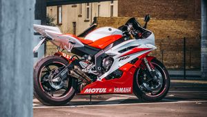 Превью обои yamaha r6, yamaha, мотоцикл, красный, белый, дорога