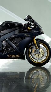 Превью обои yamaha yzf-r1, black, ямаха, чёрный, мотоцикл, отражение