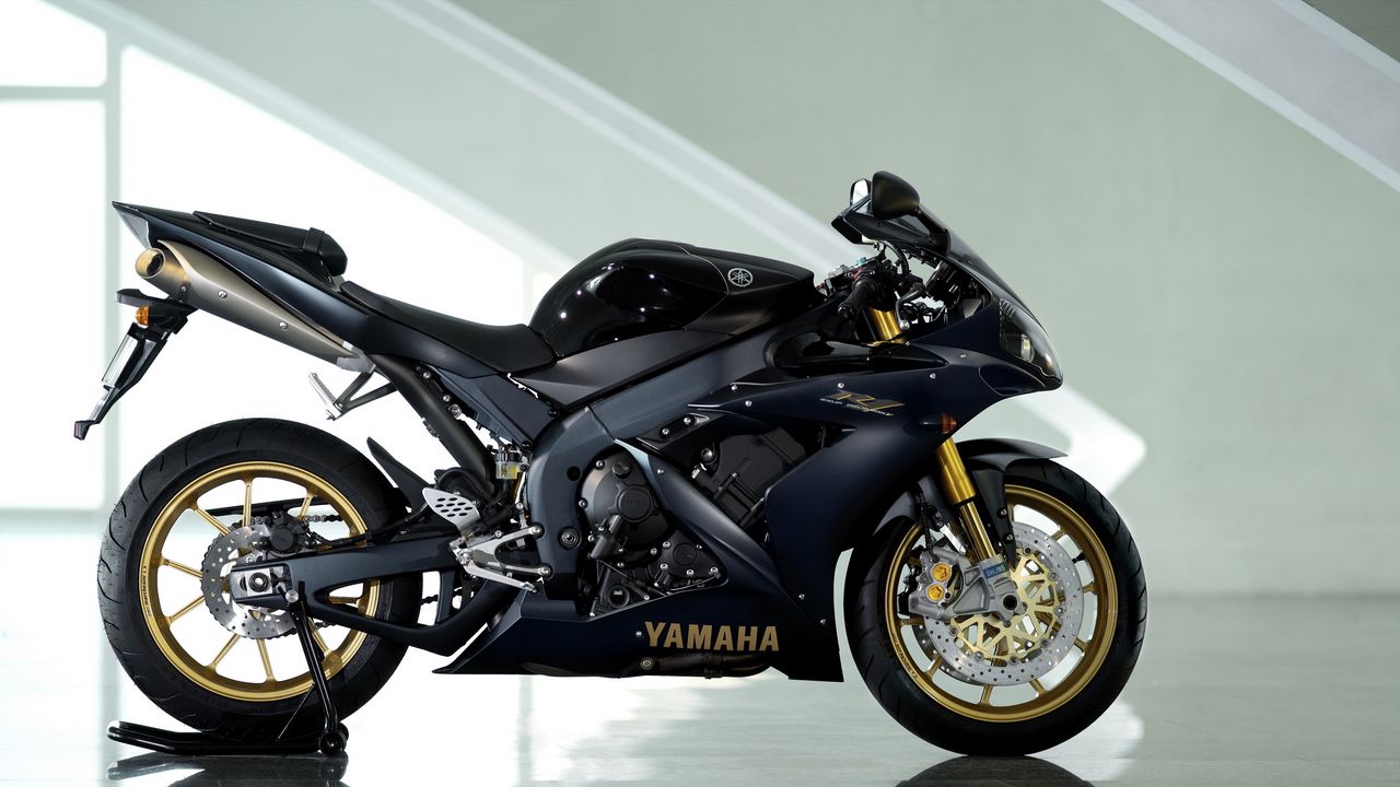 Обои yamaha yzf-r1, black, ямаха, чёрный, мотоцикл, отражение