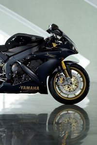 Превью обои yamaha yzf-r1, black, ямаха, чёрный, мотоцикл, отражение