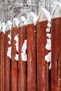 Превью обои забор, деревянный, снег, красный