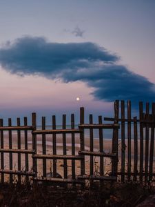 Превью обои забор, пляж, море, облака, луна