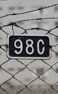 Превью обои забор, сетка, цифра, колючая проволока