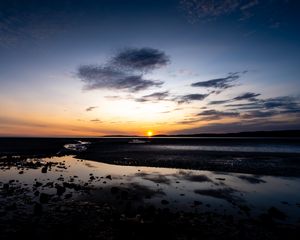 Превью обои закат, берег, сумерки, море, пейзаж