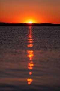 Превью обои закат, блики, вода, горизонт