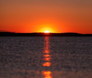 Превью обои закат, блики, вода, горизонт