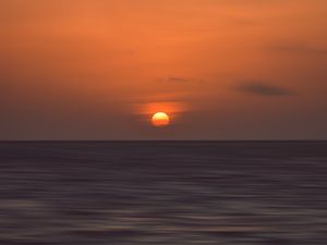 Превью обои закат, горизонт, море, размытость