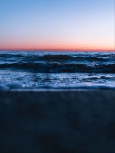Превью обои закат, горизонт, водная гладь, волны