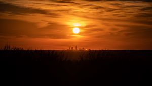 Превью обои закат, город, солнце, небо, кливленд, огайо, сша