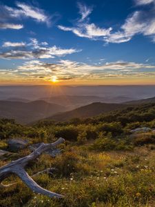 Превью обои закат, горы, солнце, свет, пейзаж