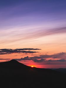 Превью обои закат, горы, вершина, небо