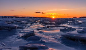 Превью обои закат, лед, море, берег, сумерки