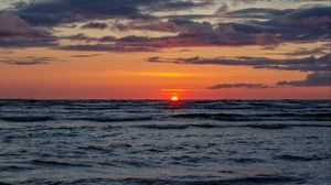 Превью обои закат, море, горизонт, небо, волны