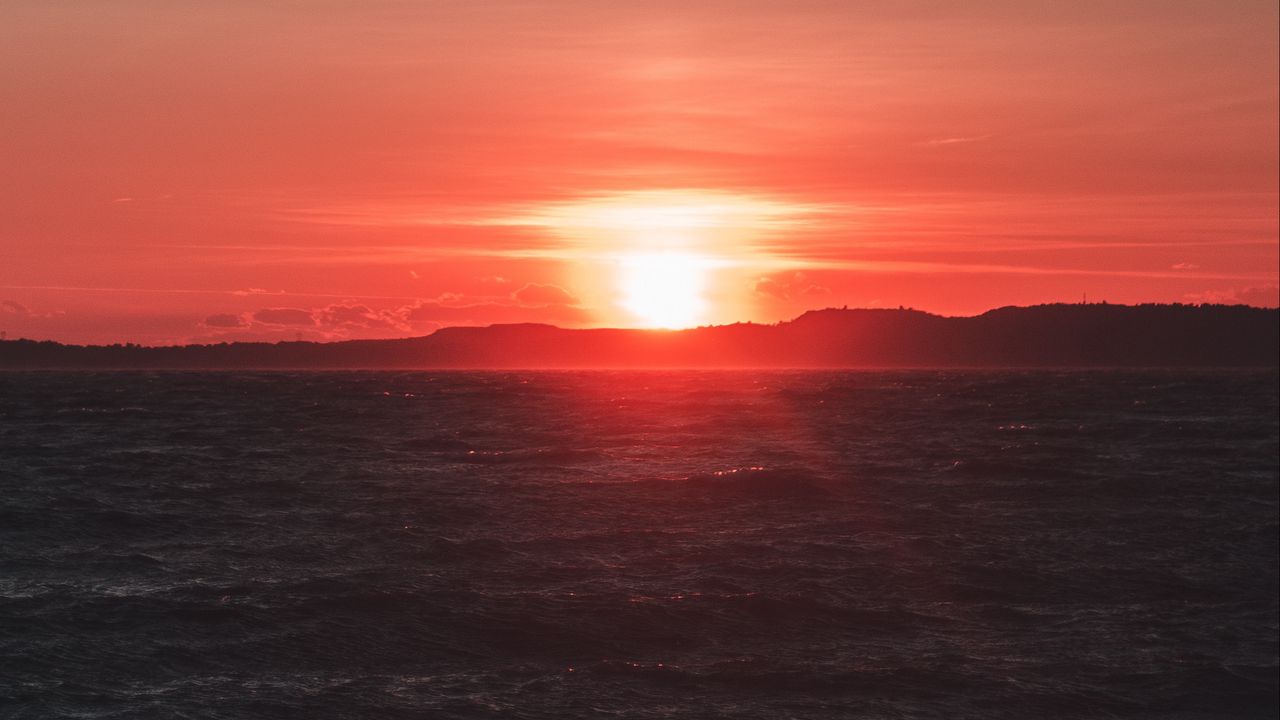 Обои закат, море, солнце, волны, берег, красный