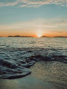 Превью обои закат, море, волны, пляж, вода