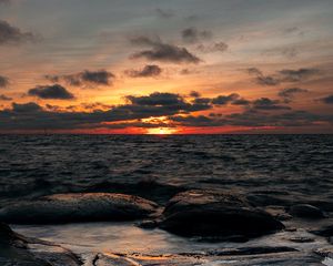 Превью обои закат, море, волны, берег, сумерки