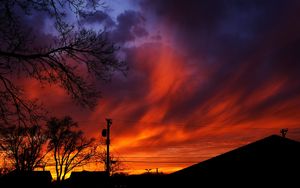 Превью обои закат, небо, облака, силуэт, деревья, провода, вечер