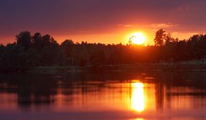 Превью обои закат, озеро, солнце, сумерки, пейзаж