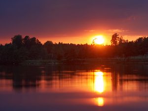 Превью обои закат, озеро, солнце, сумерки, пейзаж