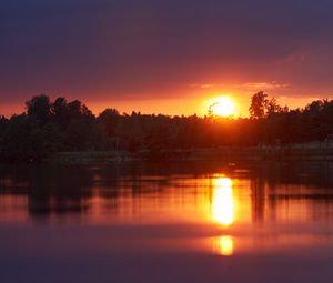 Превью обои закат, озеро, солнце, сумерки, пейзаж