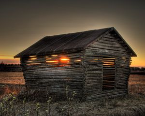 Превью обои закат, поле, домик, пейзаж