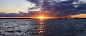 Превью обои закат, солнце, лучи, море, побережье