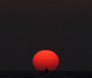 Превью обои закат, солнце, море, корабль, горизонт