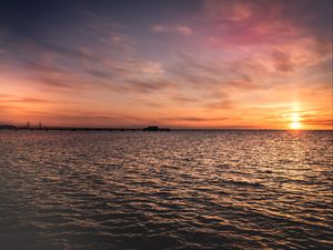 Превью обои закат, солнце, море, горизонт, блики