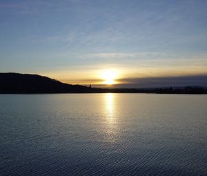 Превью обои закат, солнце, вода, отражение, сумерки