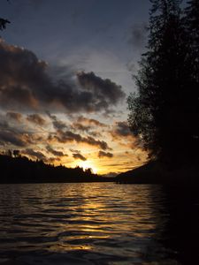 Превью обои закат, вода, река, блики