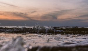 Превью обои закат, волны, горизонт, всплеск