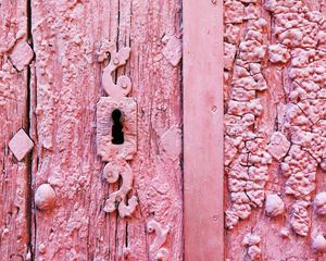 Превью обои замочная скважина, дверь, розовый, потертый, старый
