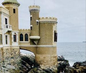 Превью обои замок, башни, архитектура, камни, море, вода