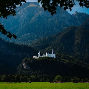 Превью обои замок, деревья, лес, горы, пейзаж