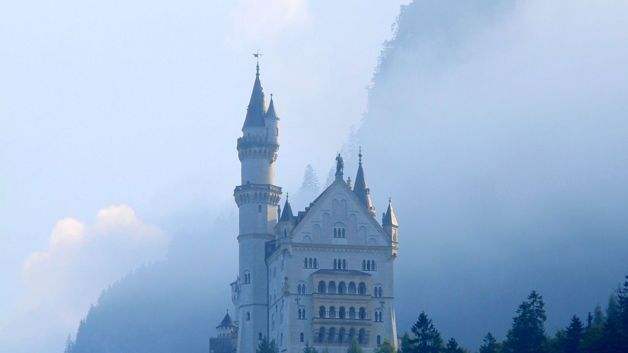 Обои замок, дворец, башня, лес, туман