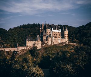 Превью обои замок, лес, архитектура, замок эльц, виршем, германия