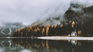 Превью обои замок, озеро, деревья, туман, осень