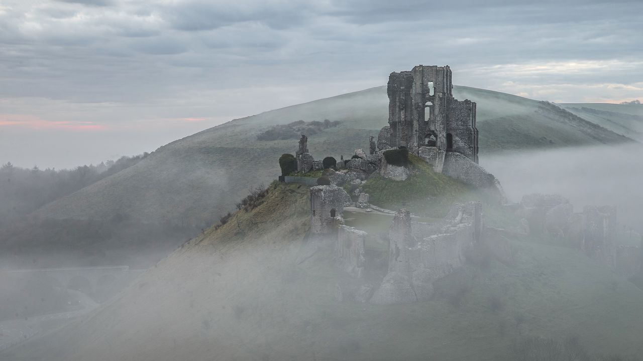 Обои замок, руины, гора, туман